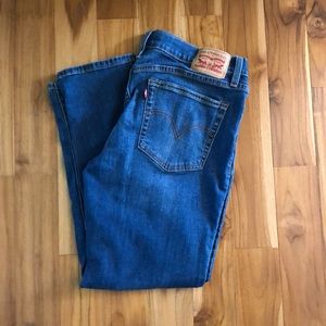 Levi’s cropped boyfriend jean